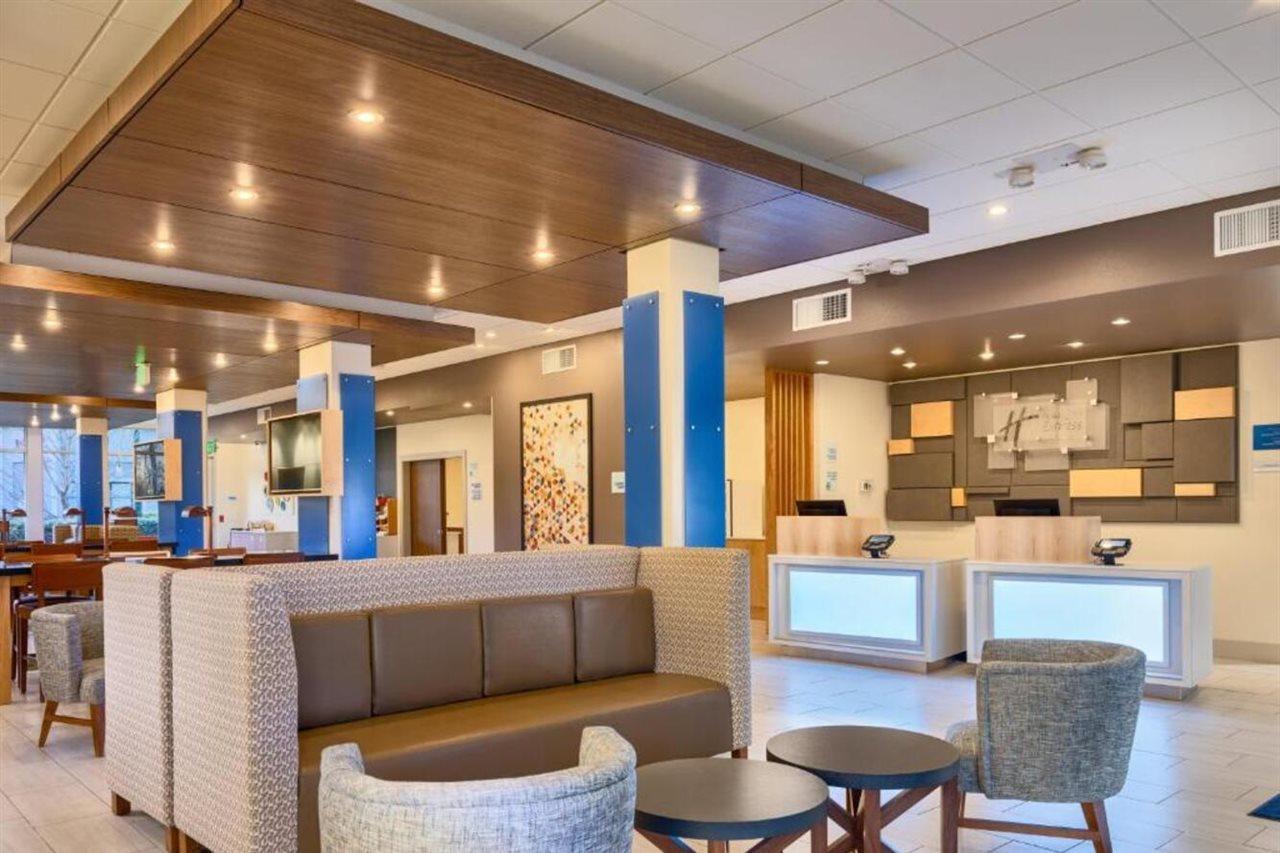 Holiday Inn Express & Suites Salem North - Keizer By Ihg Exterior photo
