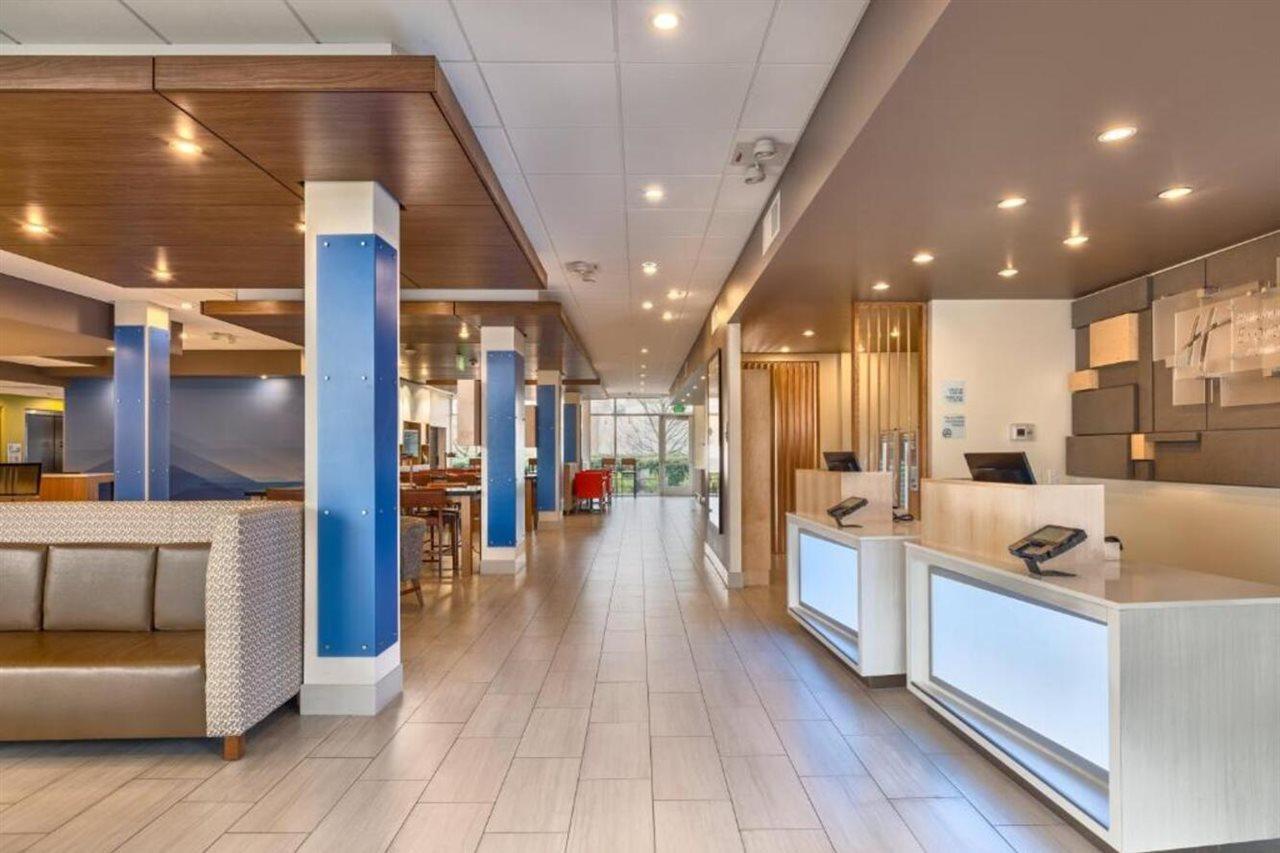 Holiday Inn Express & Suites Salem North - Keizer By Ihg Exterior photo
