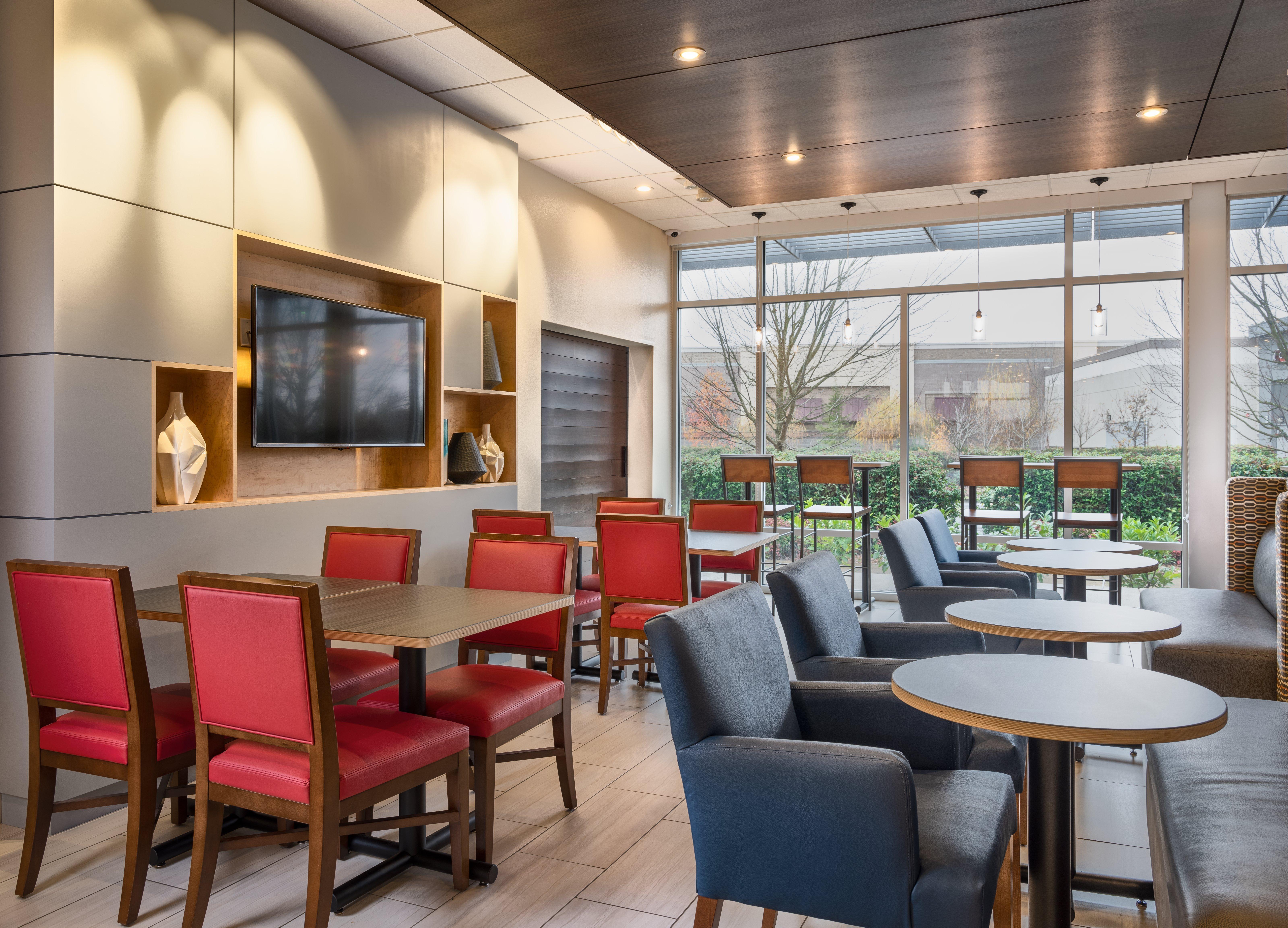 Holiday Inn Express & Suites Salem North - Keizer By Ihg Exterior photo